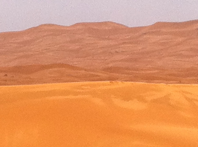 サハラ砂漠 2色の砂