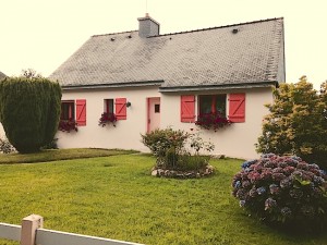 フランス　ブルターニュのお家　ピンク