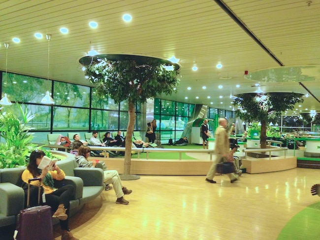オランダのスキポール空港は快適な空間でいっぱい！