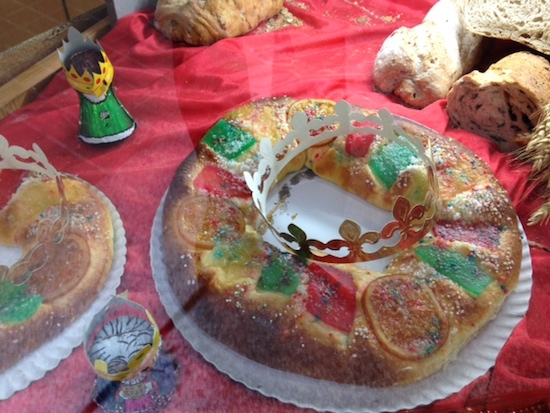 スペイン、バレンシアでの公現祭にロスコン・デ・レジェスを味わう