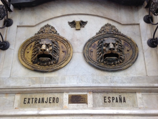 スペイン、バレンシアの中央郵便局でタイムスリップ
