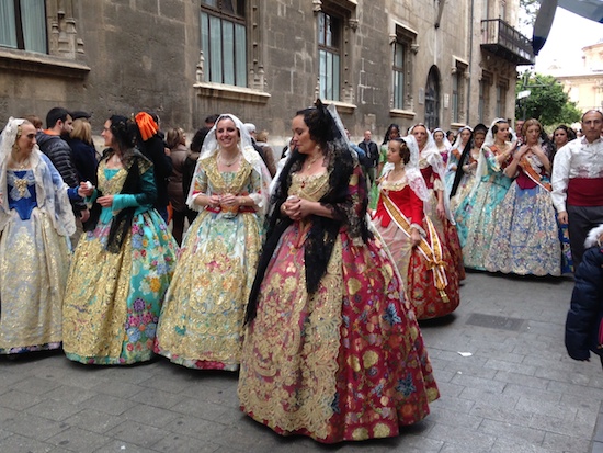 スペイン、バレンシアの火祭り! Las Fallas 聖マリアへの献花