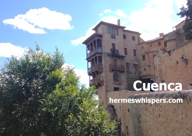 クエンカ断崖に佇む不思議な「宙吊りの家」と歴史｜スペイン世界遺産